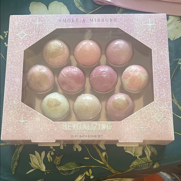 Other - Smoke & Mirrors Revitalizing Bath Bomb Set